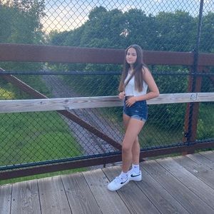 Meet your Posher, Brooke